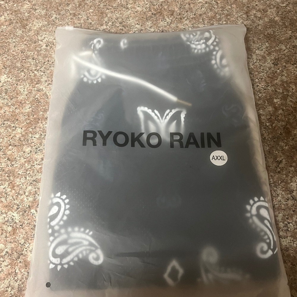 Ryoko Rain Two Tone Paisley Short